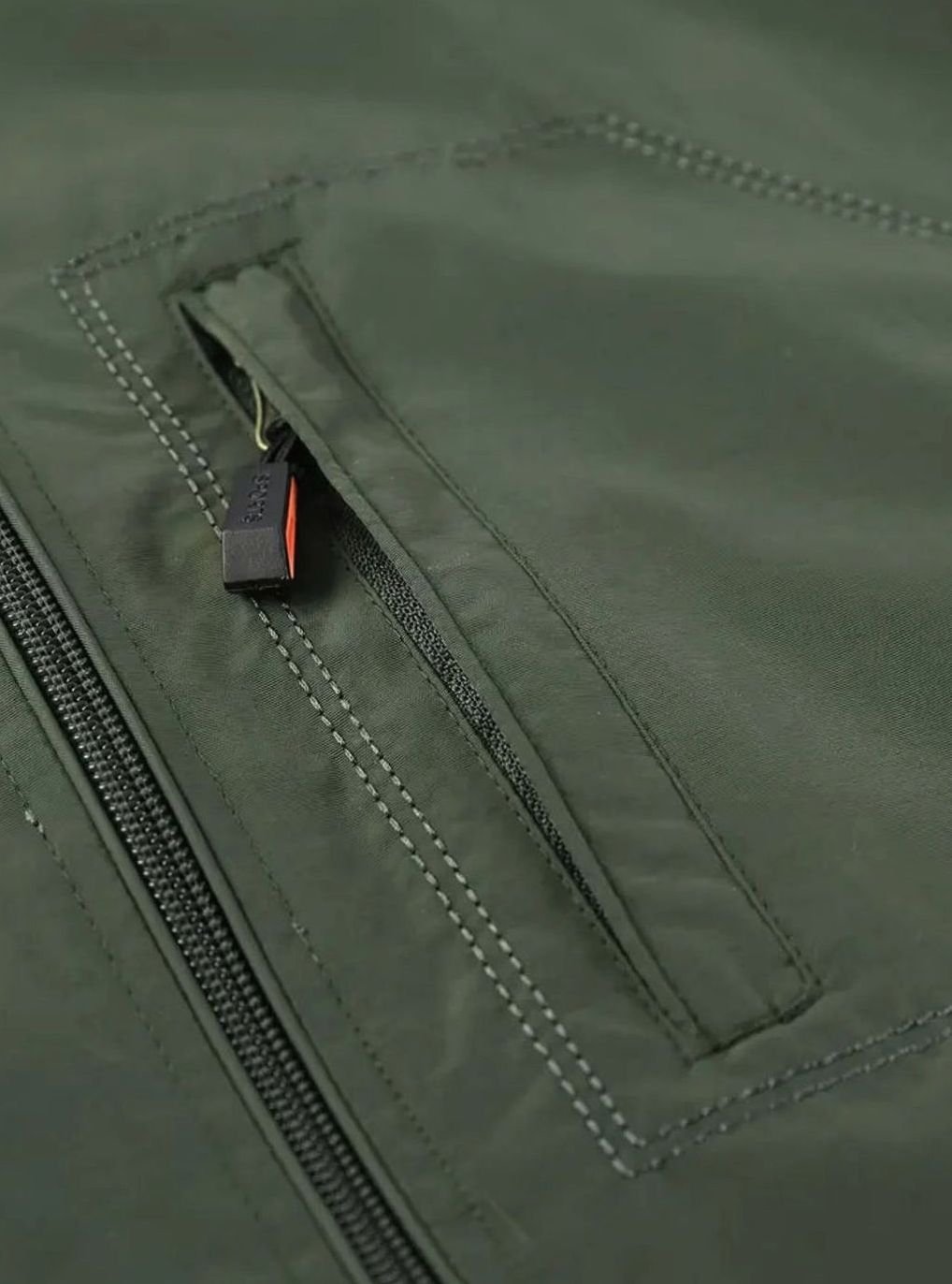 Men's Lightweight Hooded Packable Water-Resistant Jacket
