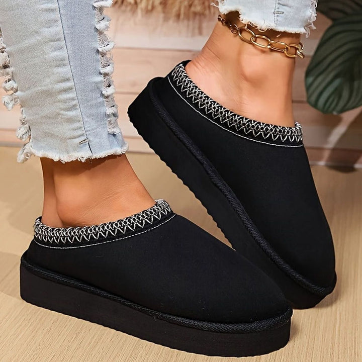 Women's Comfy Closed-Toe Plush Slip-On Slippers - Black