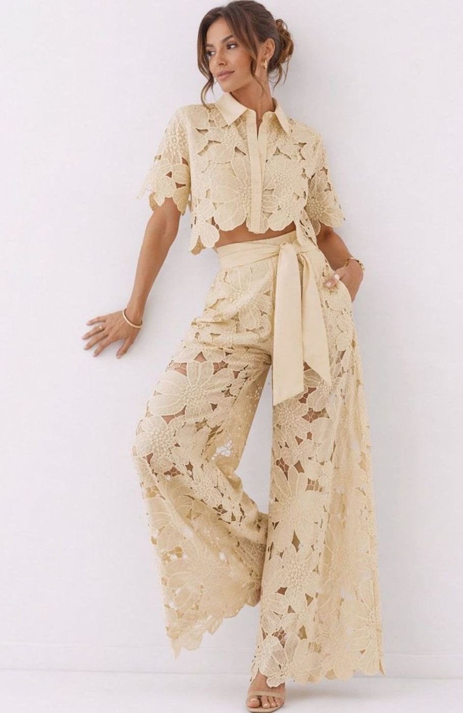 Women's Floral Lace Cropped Scalloped-Hem Shirt Collar Blouse
