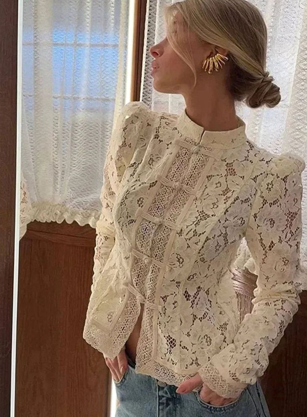 Women's Floral Lace Long-Sleeve Roll-Neck Vintage Blouse