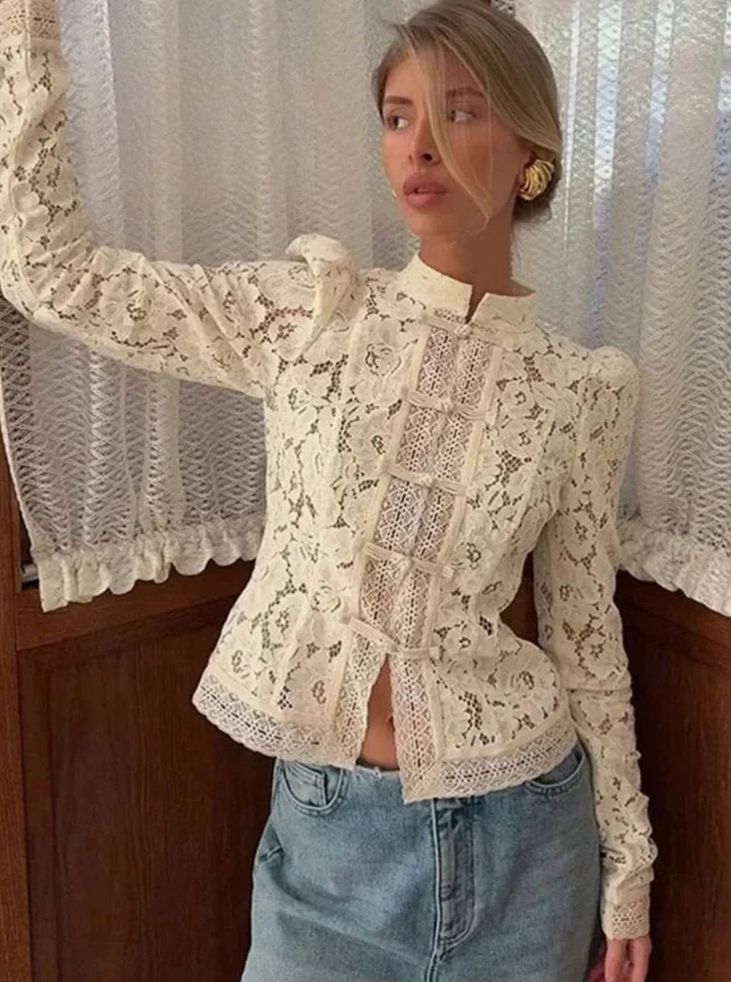 Women's Floral Lace Long-Sleeve Roll-Neck Vintage Blouse