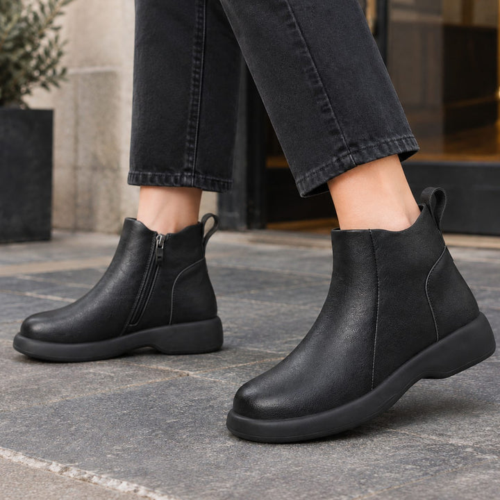 Women's Leather Side-Zip Ankle Boots Rounded Toe - Black