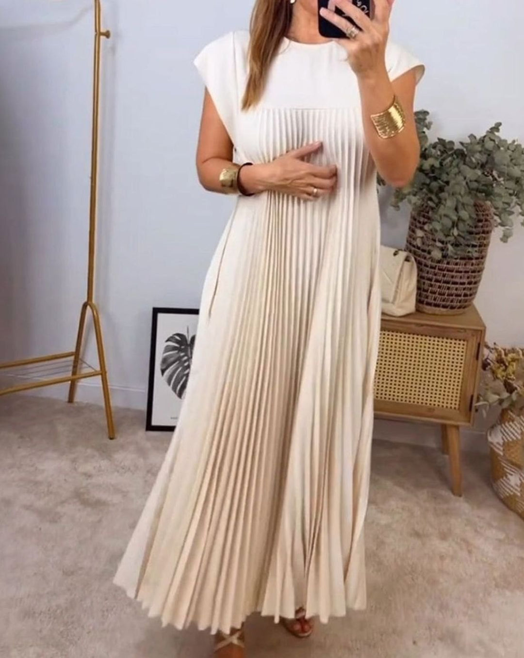Women's Pleated Sleeveless Midi Dress with Pockets - Beige