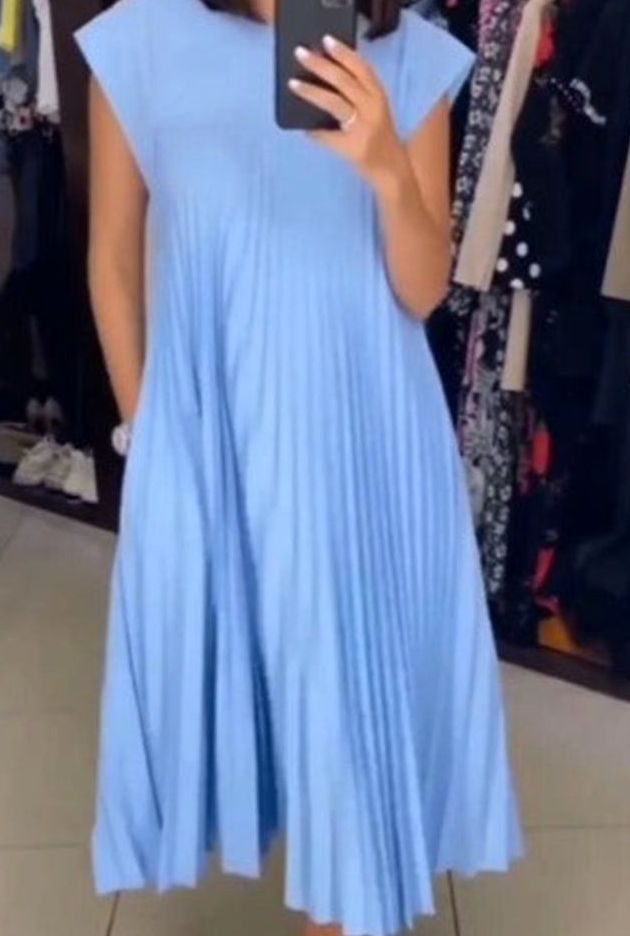 Women's Pleated Sleeveless Midi Dress with Pockets - Azure Blue