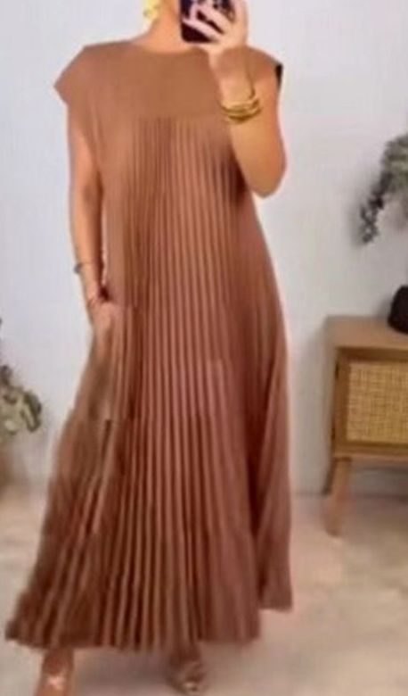 Women's Pleated Sleeveless Midi Dress with Pockets - Brown