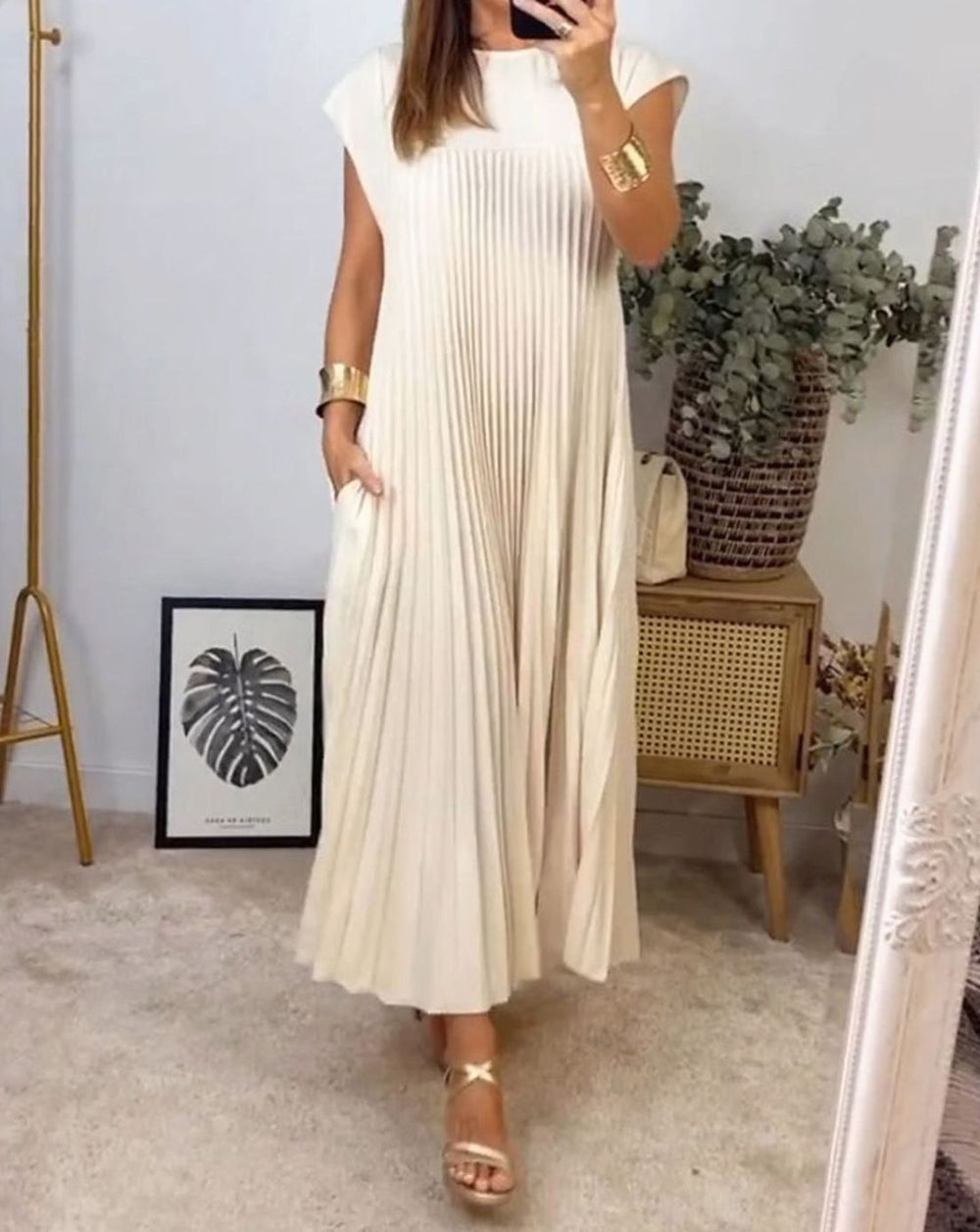 Women's Pleated Sleeveless Midi Dress with Pockets