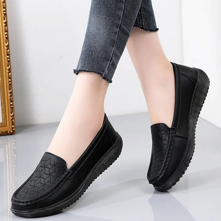 Women's Quilted Leather Slip-On Loafers Flat Comfort Shoes - Black