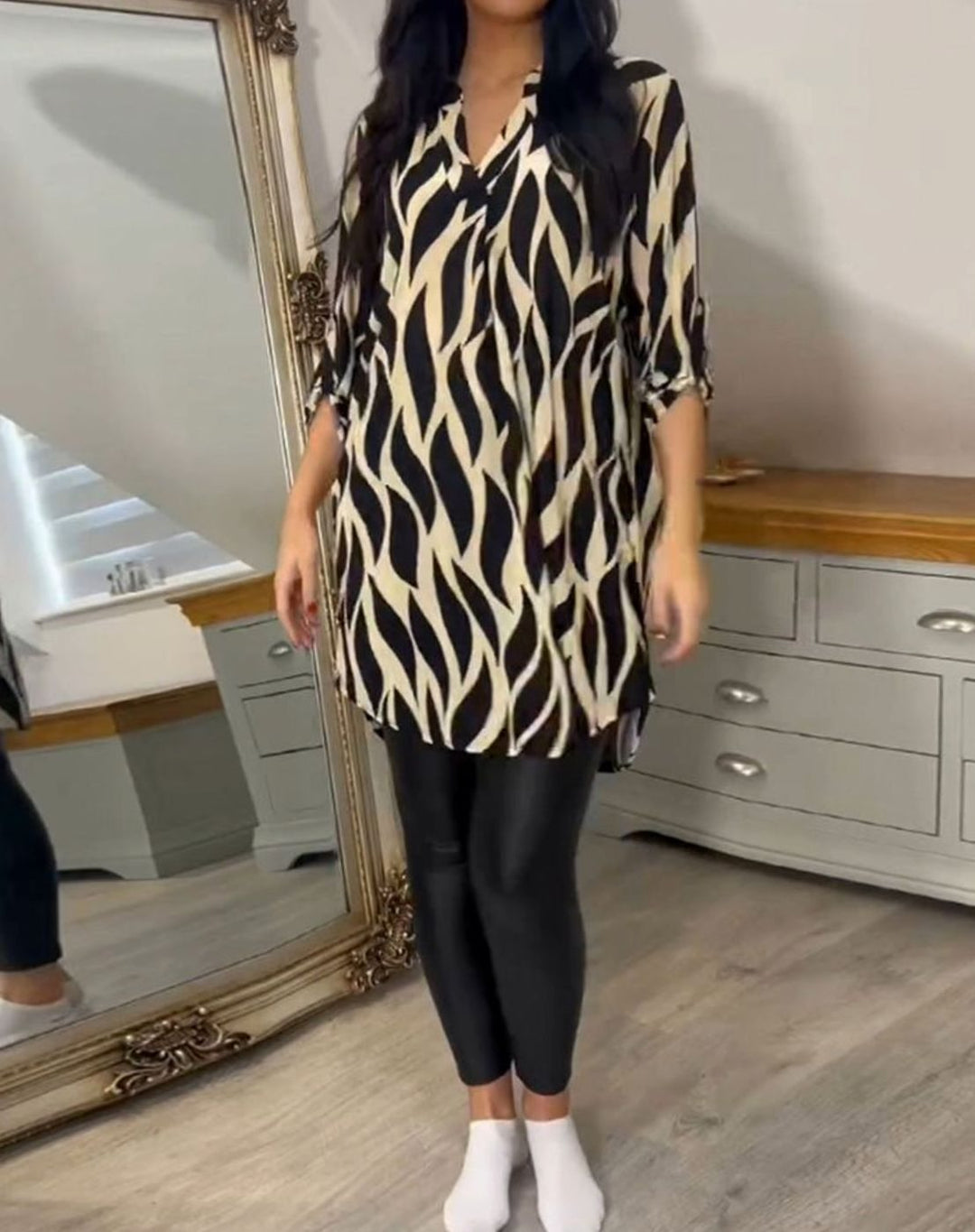 Women's Relaxed-Fit Abstract Print V-Neck Longline Blouse, Black