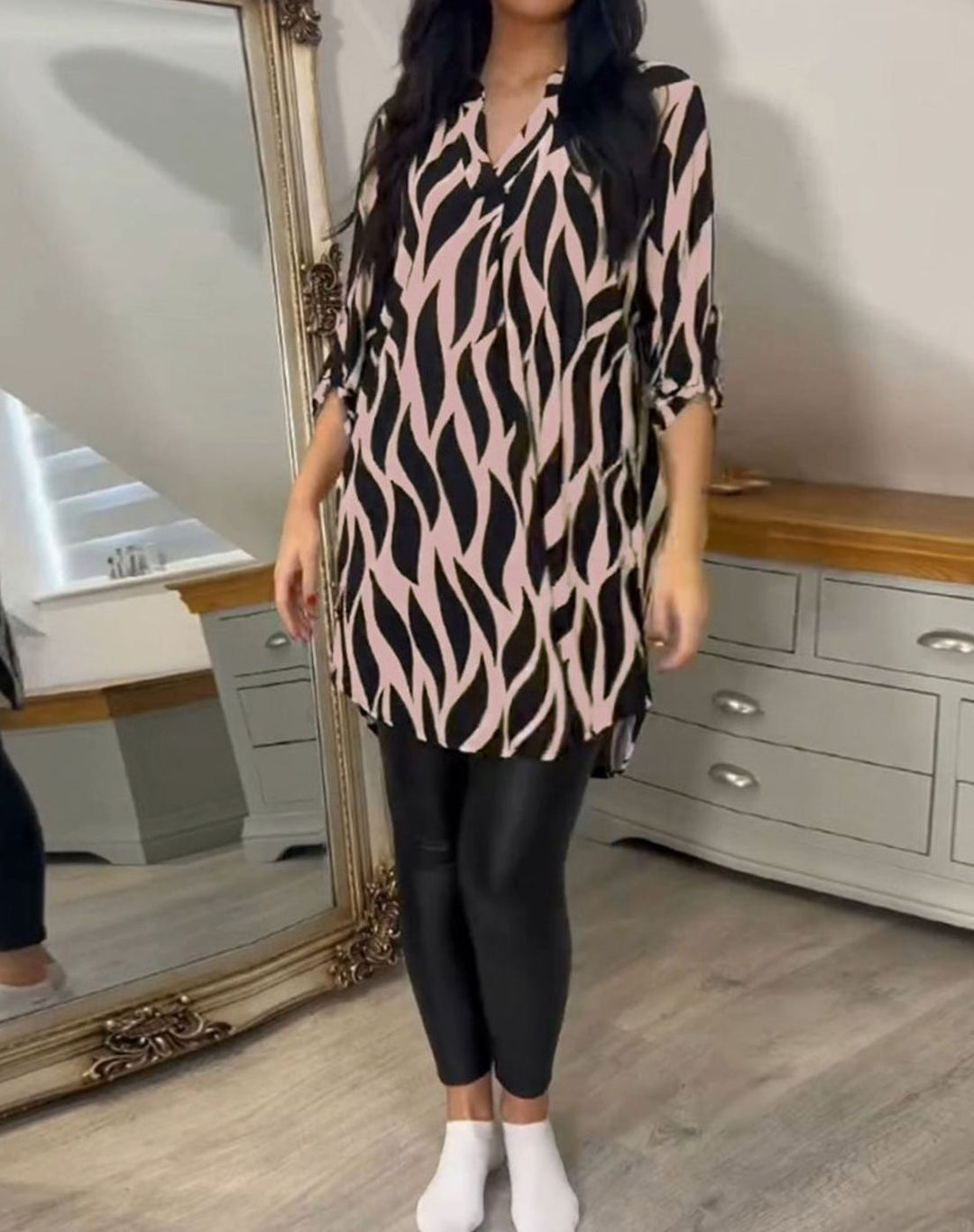 Women's Relaxed-Fit Abstract Print V-Neck Longline Blouse, Black - Pink