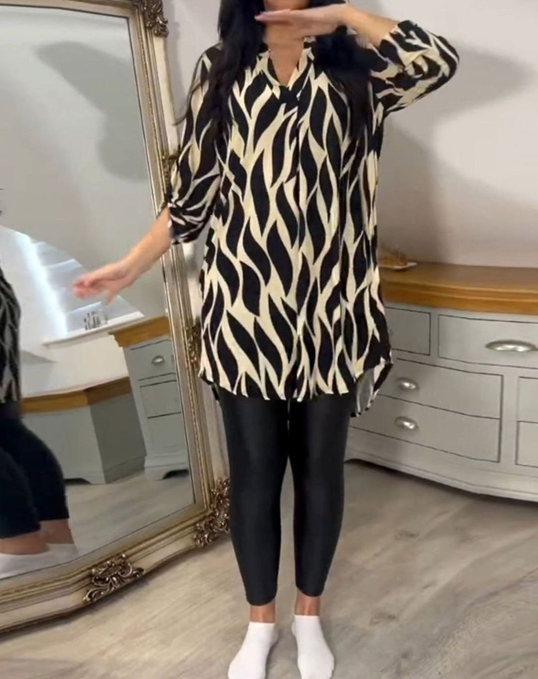 Women's Relaxed-Fit Abstract Print V-Neck Longline Blouse, Black