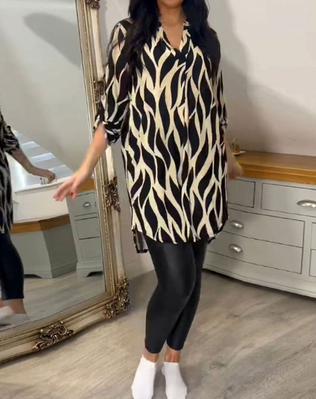 Women's Relaxed-Fit Abstract Print V-Neck Longline Blouse, Black