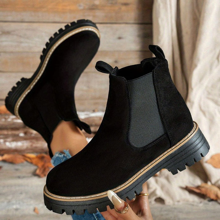 Women's Suede Platform Chelsea Boots Slip-On Ankle Boots - Black