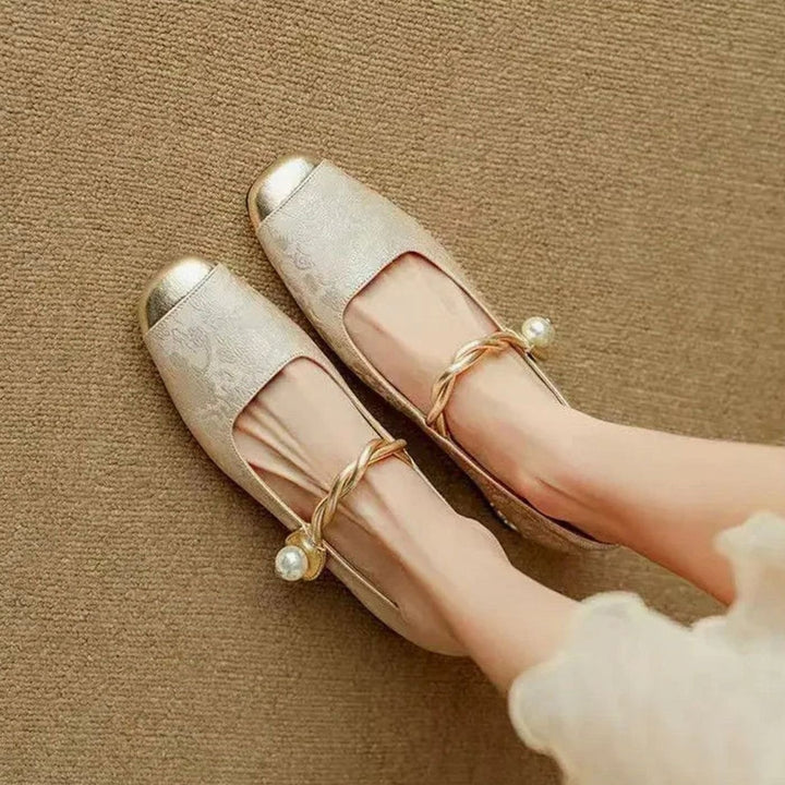 Women's Vintage Mary Jane Low Block Heel Pearl Strap Shoes - Beige