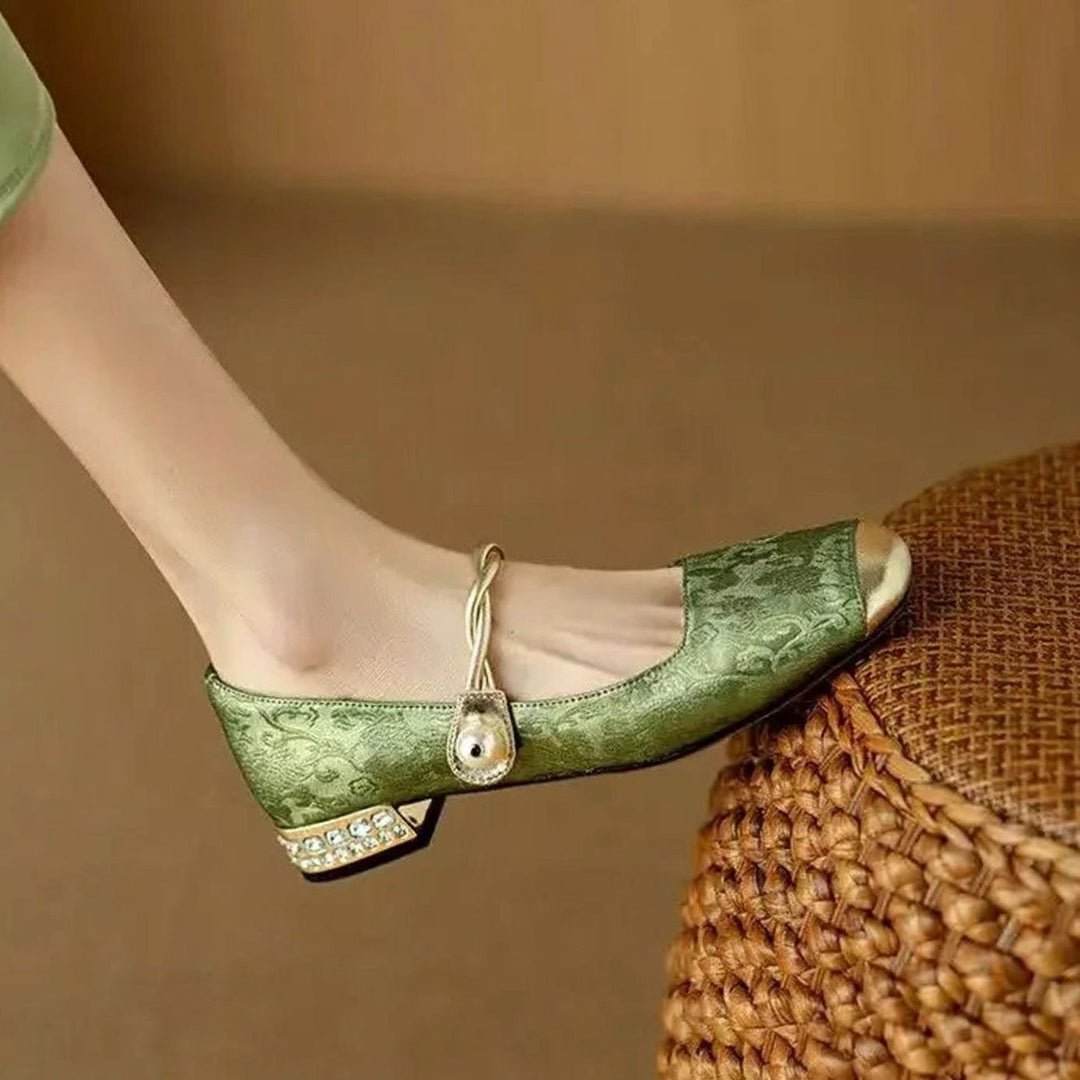Women's Vintage Mary Jane Low Block Heel Pearl Strap Shoes
